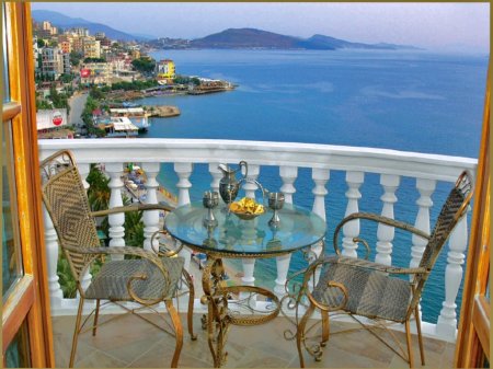 hotel conti monte cristos saranda balcony