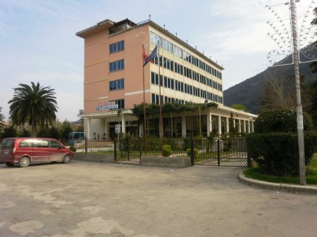 hotel tomorri berat front view