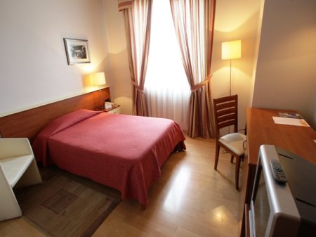 hotel diplomat tirana room
